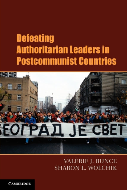 Book cover of: Defeating Authoritarian Leaders in Postcommunist Countries. By: Valerie Bunce